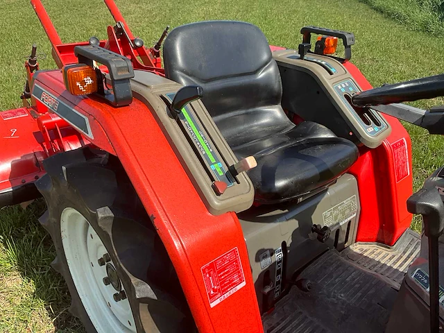 Yanmar f-6 vierwielaangedreven minitractor met grondfrees - afbeelding 9 van  24