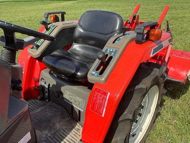 Yanmar f-6 vierwielaangedreven minitractor met grondfrees - afbeelding 10 van  24