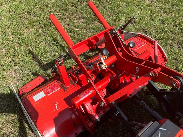 Yanmar f-6 vierwielaangedreven minitractor met grondfrees - afbeelding 15 van  24