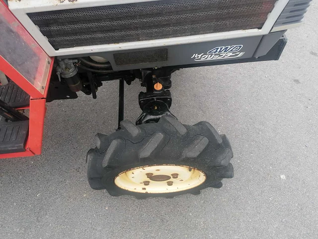 Yanmar f145dt vierwielaangedreven minitractor met grondfrees - afbeelding 3 van  15