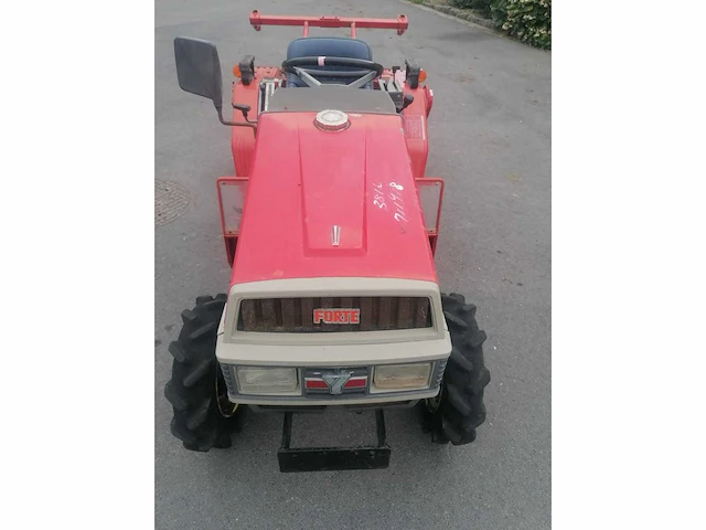 Yanmar f145dt vierwielaangedreven minitractor met grondfrees - afbeelding 8 van  15