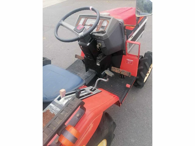 Yanmar f145dt vierwielaangedreven minitractor met grondfrees - afbeelding 12 van  15
