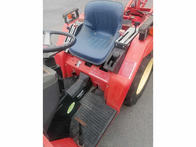 Yanmar f145dt vierwielaangedreven minitractor met grondfrees - afbeelding 13 van  15