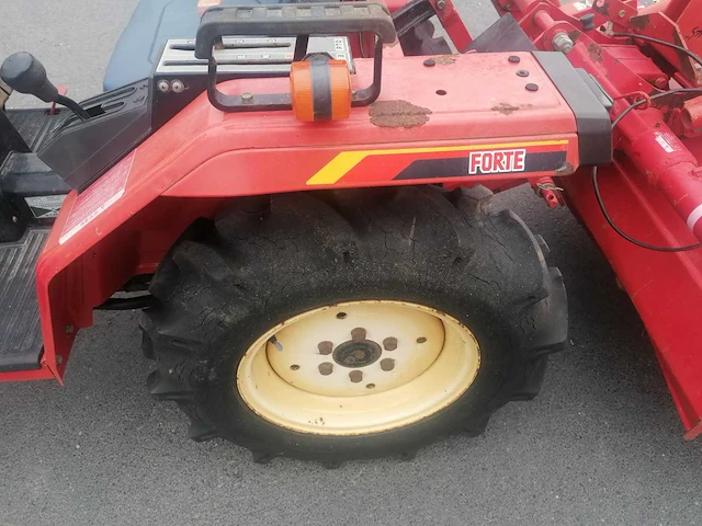Yanmar f145dt vierwielaangedreven minitractor met grondfrees - afbeelding 15 van  15