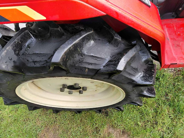 Yanmar f175 vierwielaangedreven minitractor met frontlader - afbeelding 11 van  21