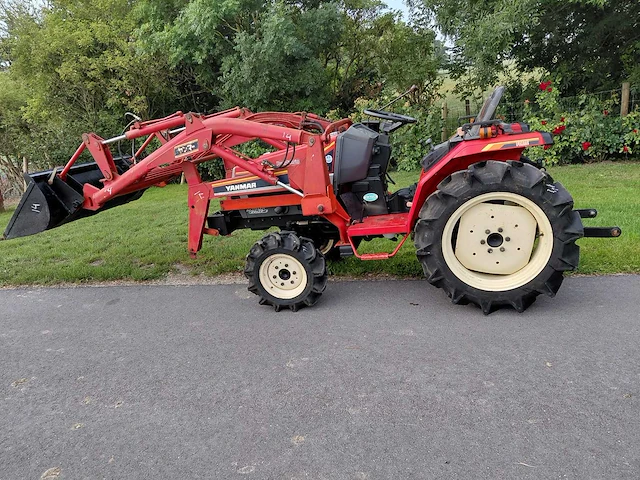 Yanmar f175 vierwielaangedreven minitractor met frontlader - afbeelding 1 van  21
