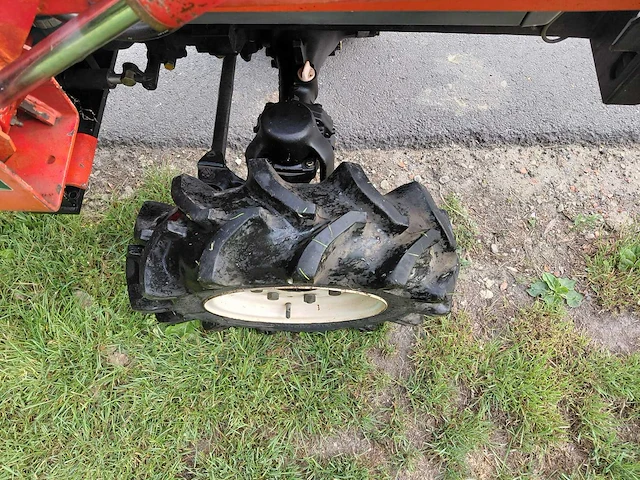 Yanmar f175 vierwielaangedreven minitractor met frontlader - afbeelding 13 van  21