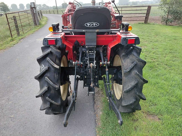 Yanmar f175 vierwielaangedreven minitractor met frontlader - afbeelding 16 van  21