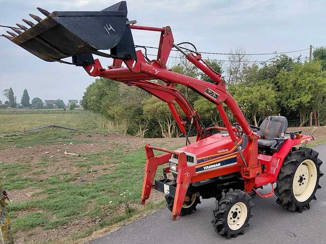 Yanmar f175 vierwielaangedreven minitractor met frontlader - afbeelding 17 van  21