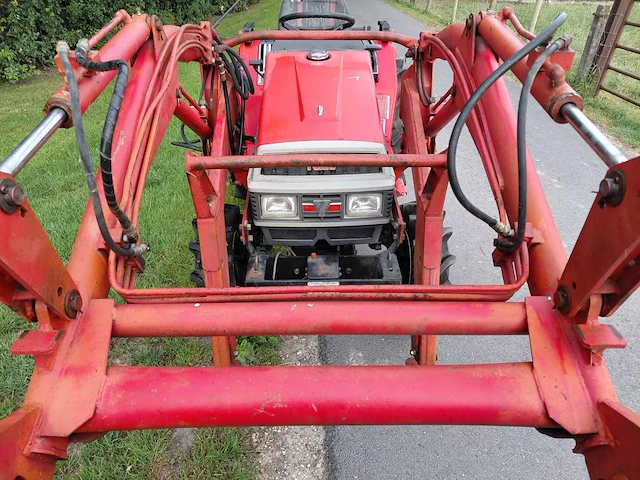 Yanmar f175 vierwielaangedreven minitractor met frontlader - afbeelding 19 van  21