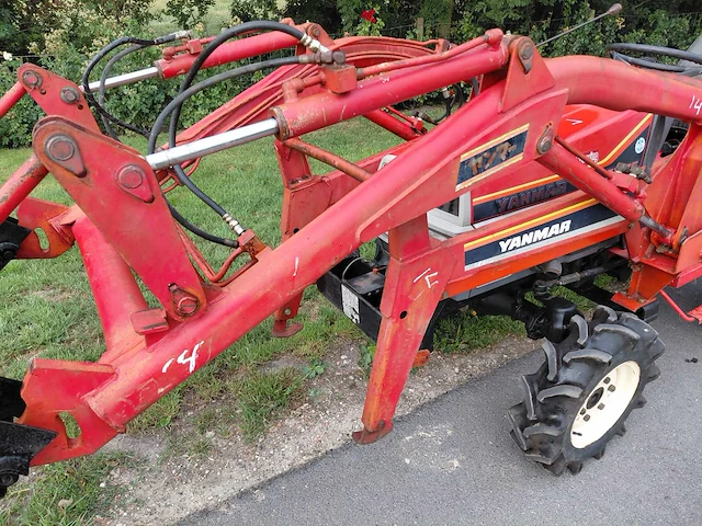 Yanmar f175 vierwielaangedreven minitractor met frontlader - afbeelding 20 van  21