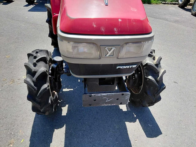 Yanmar f180 vierwielaangedreven minitractor - afbeelding 6 van  13