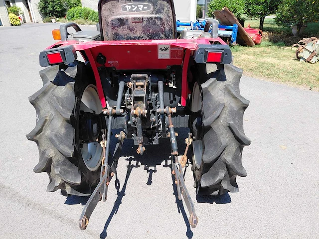 Yanmar f180 vierwielaangedreven minitractor - afbeelding 8 van  13