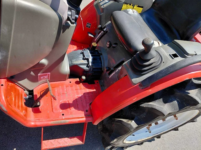 Yanmar f180 vierwielaangedreven minitractor - afbeelding 10 van  13