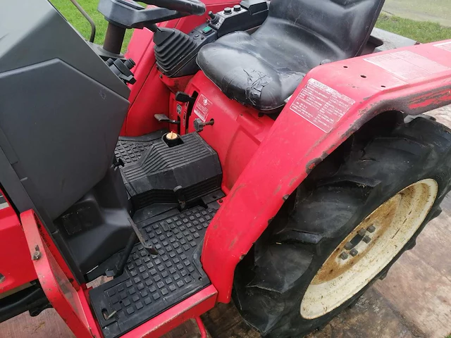 Yanmar f195 vierwielaangedreven minitractor - afbeelding 8 van  12