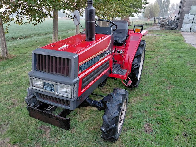 Yanmar f20 vierwielaangedreven minitractor - afbeelding 1 van  13
