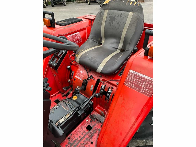 Yanmar f24d vierwielaangedreven minitractor - afbeelding 6 van  15