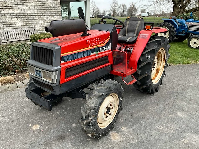 Yanmar f24d vierwielaangedreven minitractor - afbeelding 1 van  15