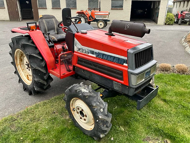 Yanmar f24d vierwielaangedreven minitractor - afbeelding 8 van  15