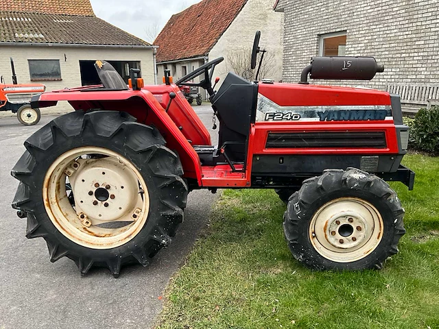Yanmar f24d vierwielaangedreven minitractor - afbeelding 9 van  15