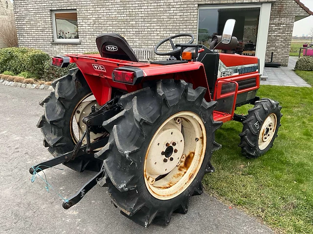 Yanmar f24d vierwielaangedreven minitractor - afbeelding 10 van  15