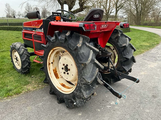 Yanmar f24d vierwielaangedreven minitractor - afbeelding 12 van  15