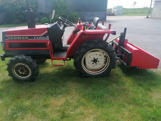 Yanmar fx20d vierwielaangedreven minitractor met kipbak - afbeelding 1 van  16