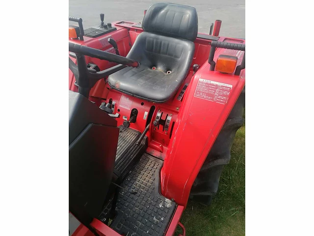 Yanmar fx20d vierwielaangedreven minitractor met kipbak - afbeelding 13 van  16