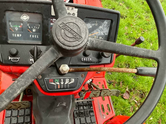 Yanmar ym1720d minitractor - afbeelding 2 van  11