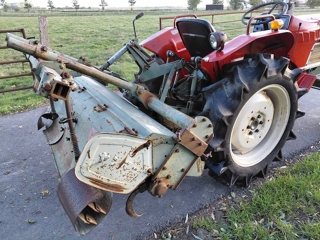 Yanmar ym2010 minitractor met grondfrees - afbeelding 13 van  18