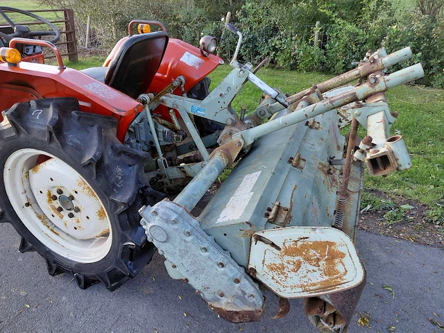 Yanmar ym2010 minitractor met grondfrees - afbeelding 14 van  18