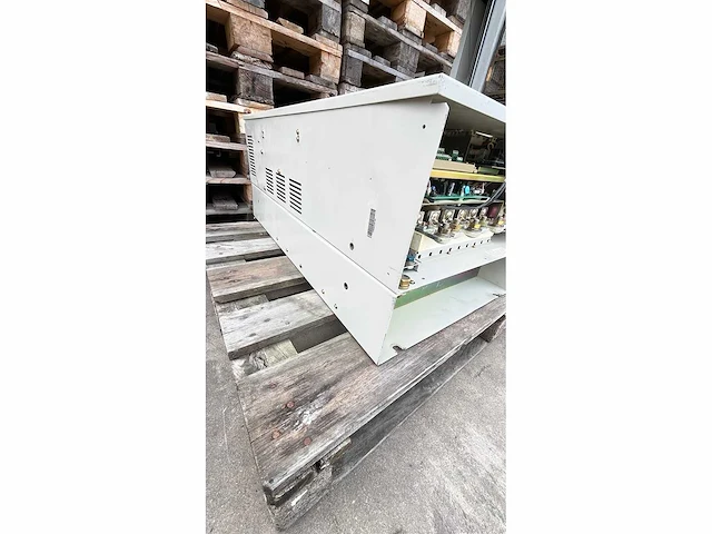Yaskawa - cimr-p5c4075 - varispeed 616p5 (140kva) - frequentieregelaar - afbeelding 6 van  15