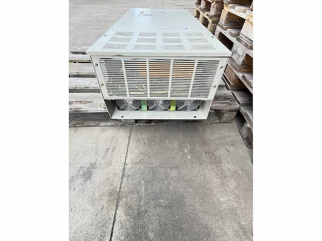 Yaskawa - cimr-p5c4075 - varispeed 616p5 (140kva) - frequentieregelaar - afbeelding 7 van  15