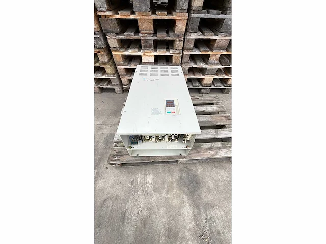 Yaskawa - cimr-p5c4075 - varispeed 616p5 (140kva) - frequentieregelaar - afbeelding 10 van  15