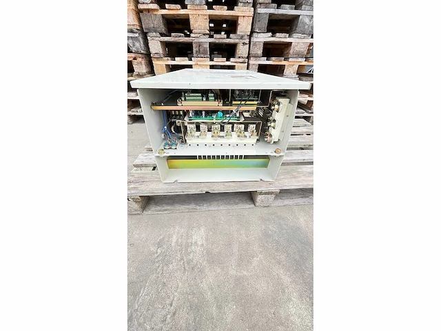 Yaskawa - cimr-p5c4075 - varispeed 616p5 (140kva) - frequentieregelaar - afbeelding 13 van  15