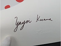 Yayoi kusama (na) - litho gesigneerd bloemencirkel - afbeelding 5 van  8