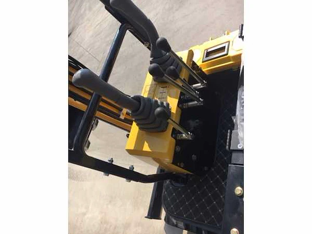 Yellow excavator hightop ht10 - afbeelding 5 van  7