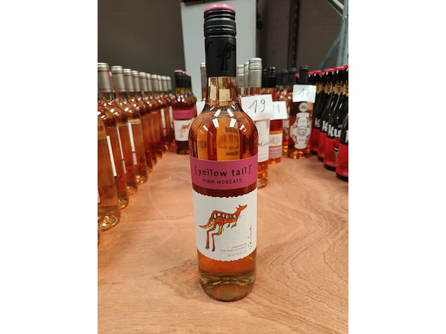 Yellow tail pink moscato rosé 7,5% - afbeelding 1 van  3