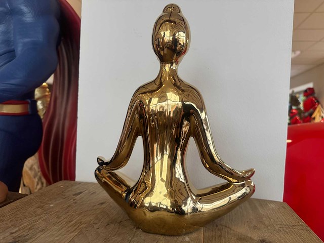 Yoga lady chrome gold h36cm x l31cm - afbeelding 2 van  2