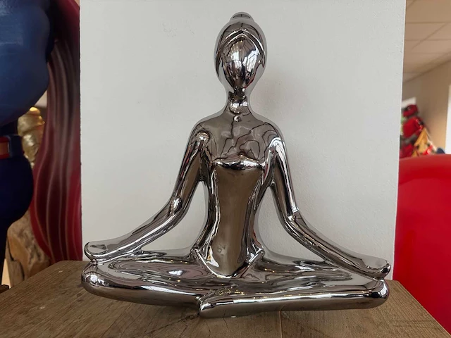 Yoga lady chrome silver h36cm x l31cm - afbeelding 1 van  2