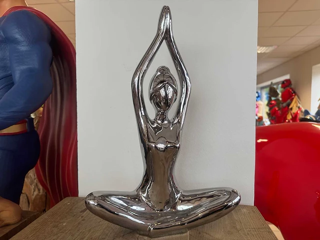 Yoga lady chrome silver h48cm x l32cm - afbeelding 1 van  2