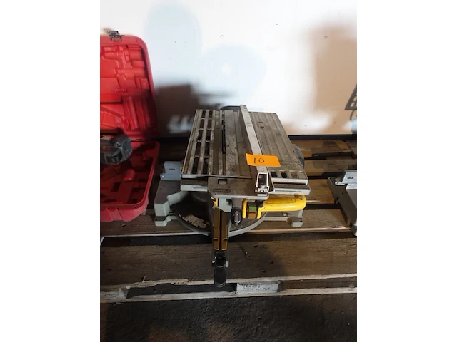 Zaagmachine dewalt - afbeelding 1 van  4