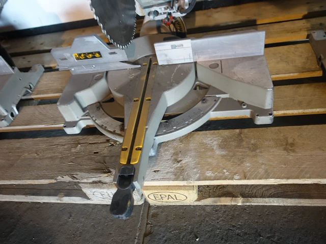 Zaagmachine dewalt - afbeelding 4 van  4