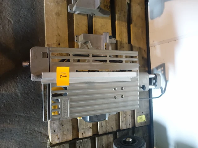Zaagmachine dewalt - afbeelding 1 van  3