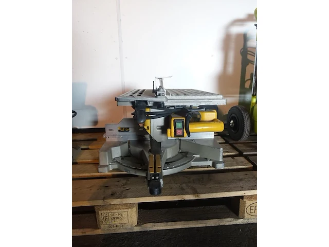 Zaagmachine dewalt - afbeelding 2 van  3