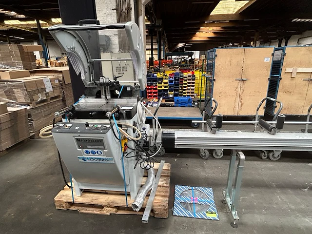 Zaagmachine fom industrie - afbeelding 1 van  17