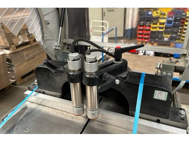 Zaagmachine fom industrie - afbeelding 11 van  17