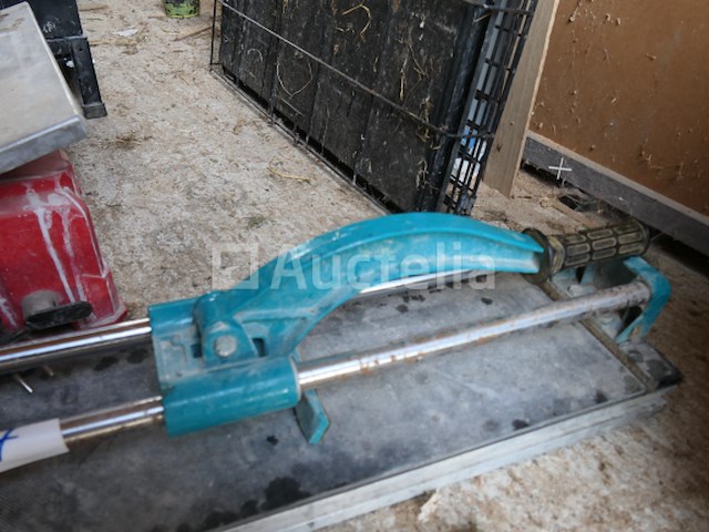 Zagen en tegels snijden - afbeelding 3 van  9