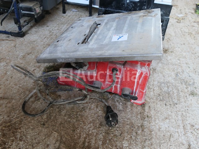 Zagen en tegels snijden - afbeelding 4 van  9