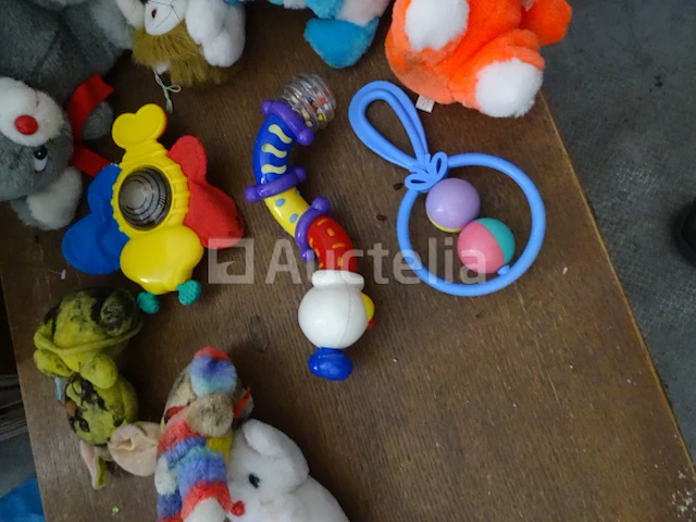 Zak met diverse knuffels - afbeelding 10 van  10